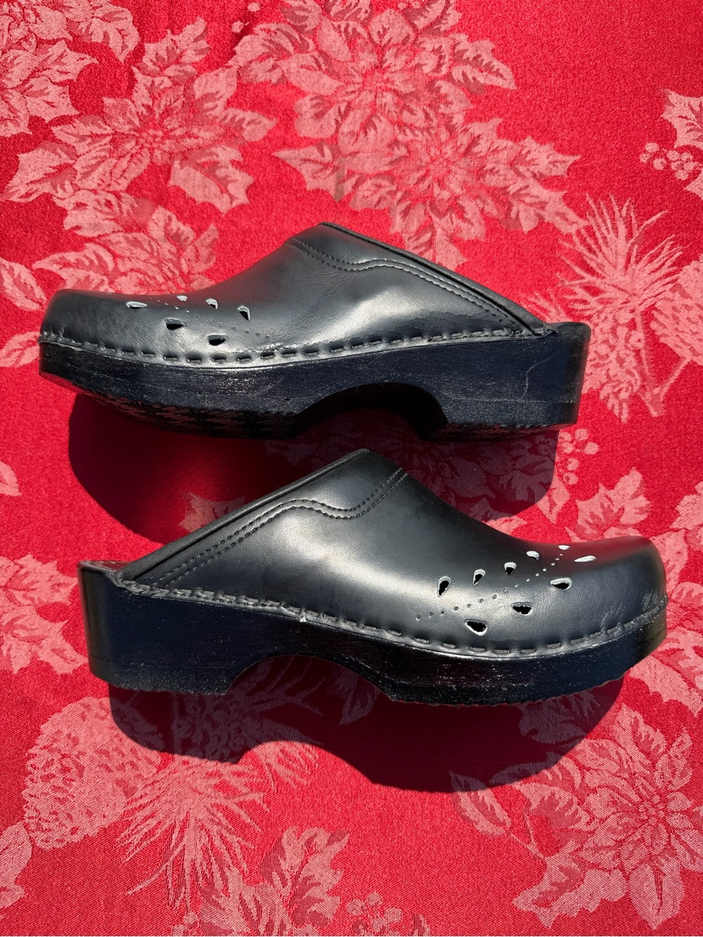 Clogs - Picture 2 of 10